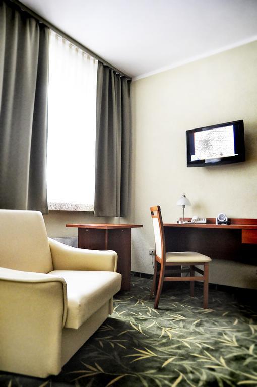 Hotel Brojan à Jaworzno Extérieur photo