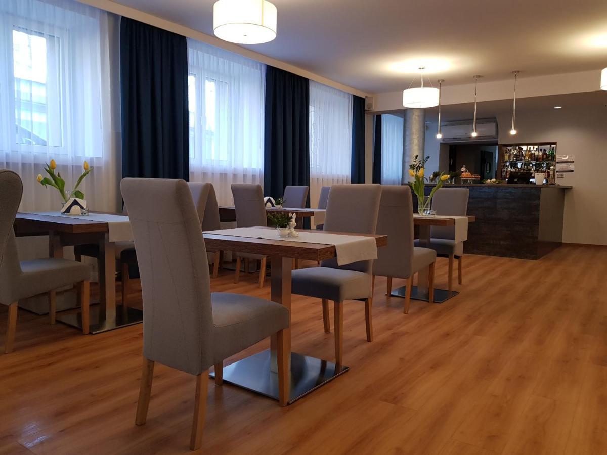 Hotel Brojan à Jaworzno Extérieur photo