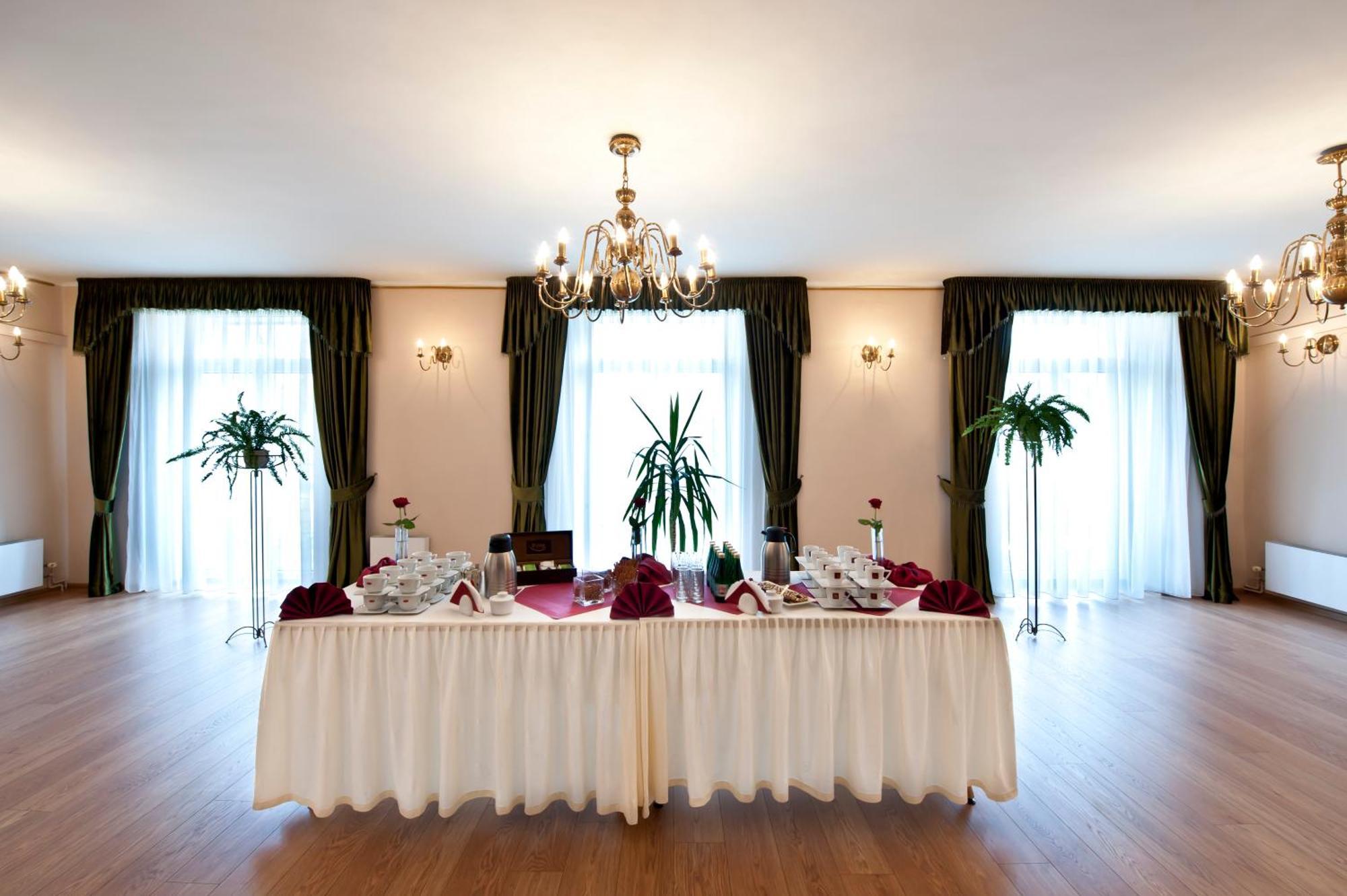 Hotel Brojan à Jaworzno Extérieur photo