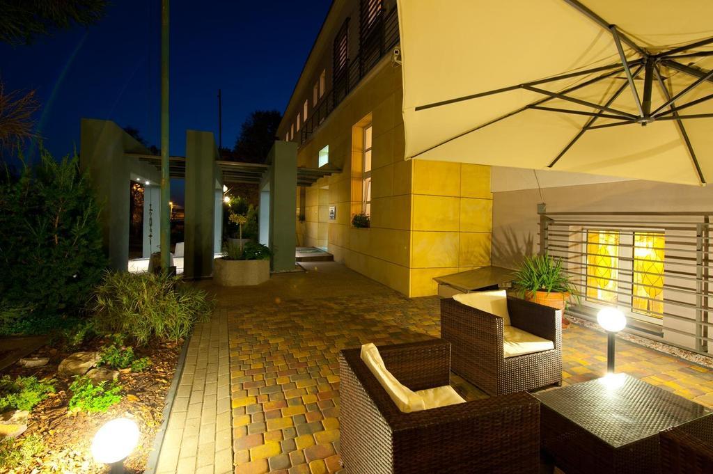 Hotel Brojan à Jaworzno Extérieur photo
