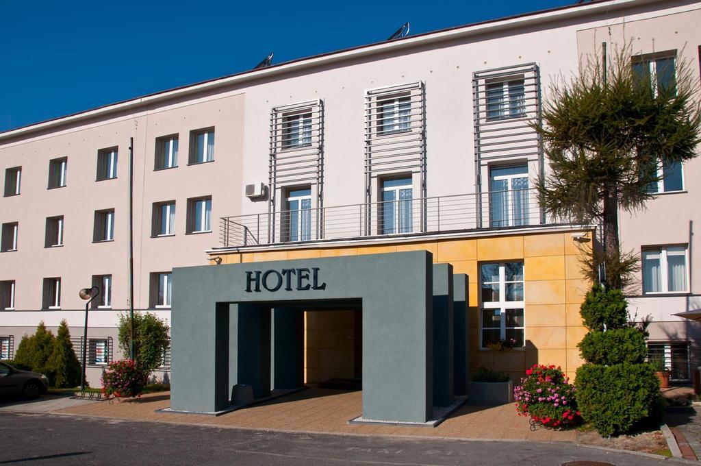 Hotel Brojan à Jaworzno Extérieur photo